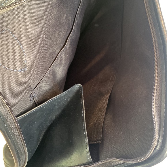 Longchamp purse in Excellent condition navy blue with gold toggle - Picture 3 of 5